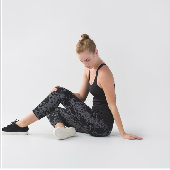 Lululemon Wunder Under Cropped Capri Leggings High Rise Simply Ziggy Snake Slate - Picture 2 of 8